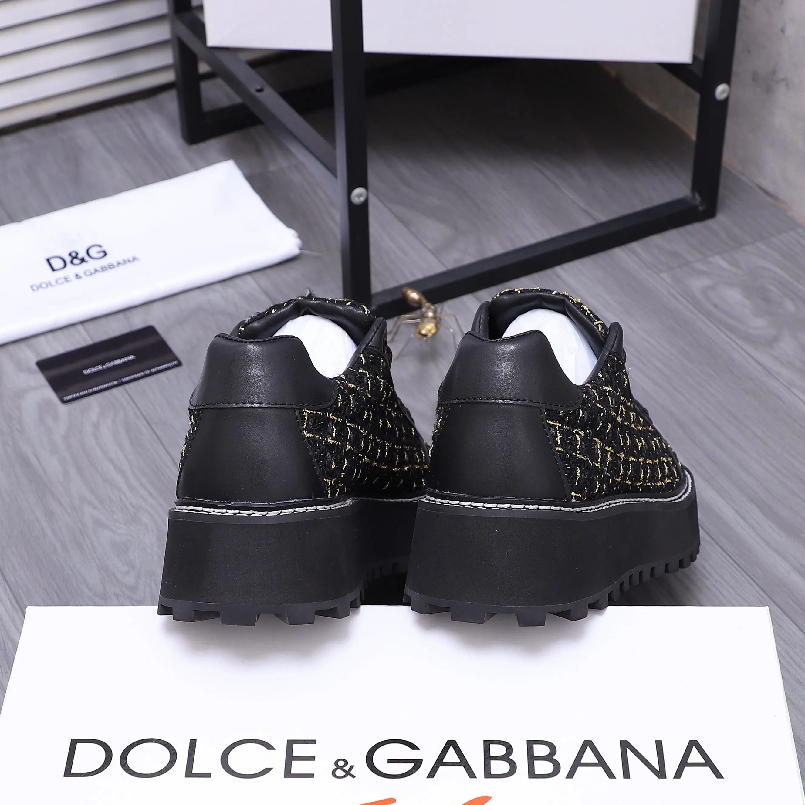 Men's shoes 💰442 Product trademark: DG (Dolce & Gabbana) casual shoes for couples. Regular size: 36-46 (45.46 is custom-made and non-returnable). Product material: Selected terry stitching cowhide upper, leather lining, cowhide insole, non-slip rubber outsole